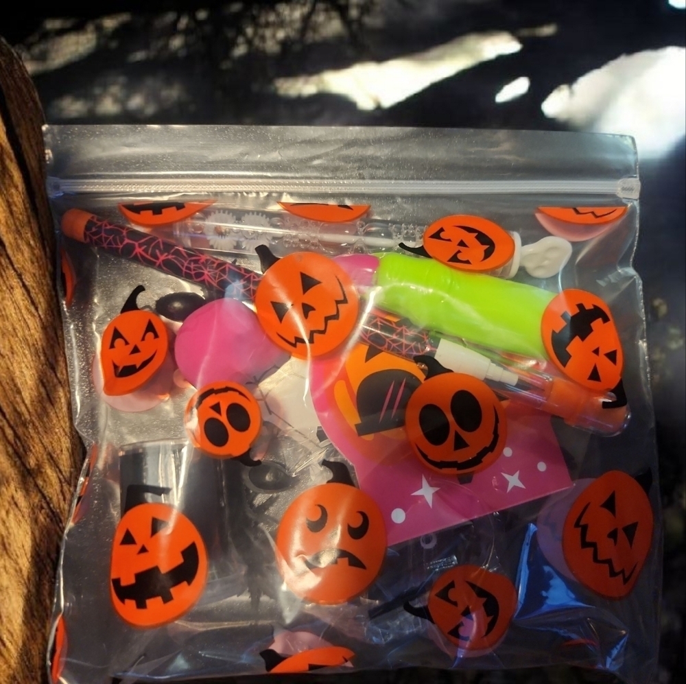 🎃10 Quality Prefilled Halloween Pumpkin Party Favor Bags That Kids Will Love☠️ - Picture 9 of 9
